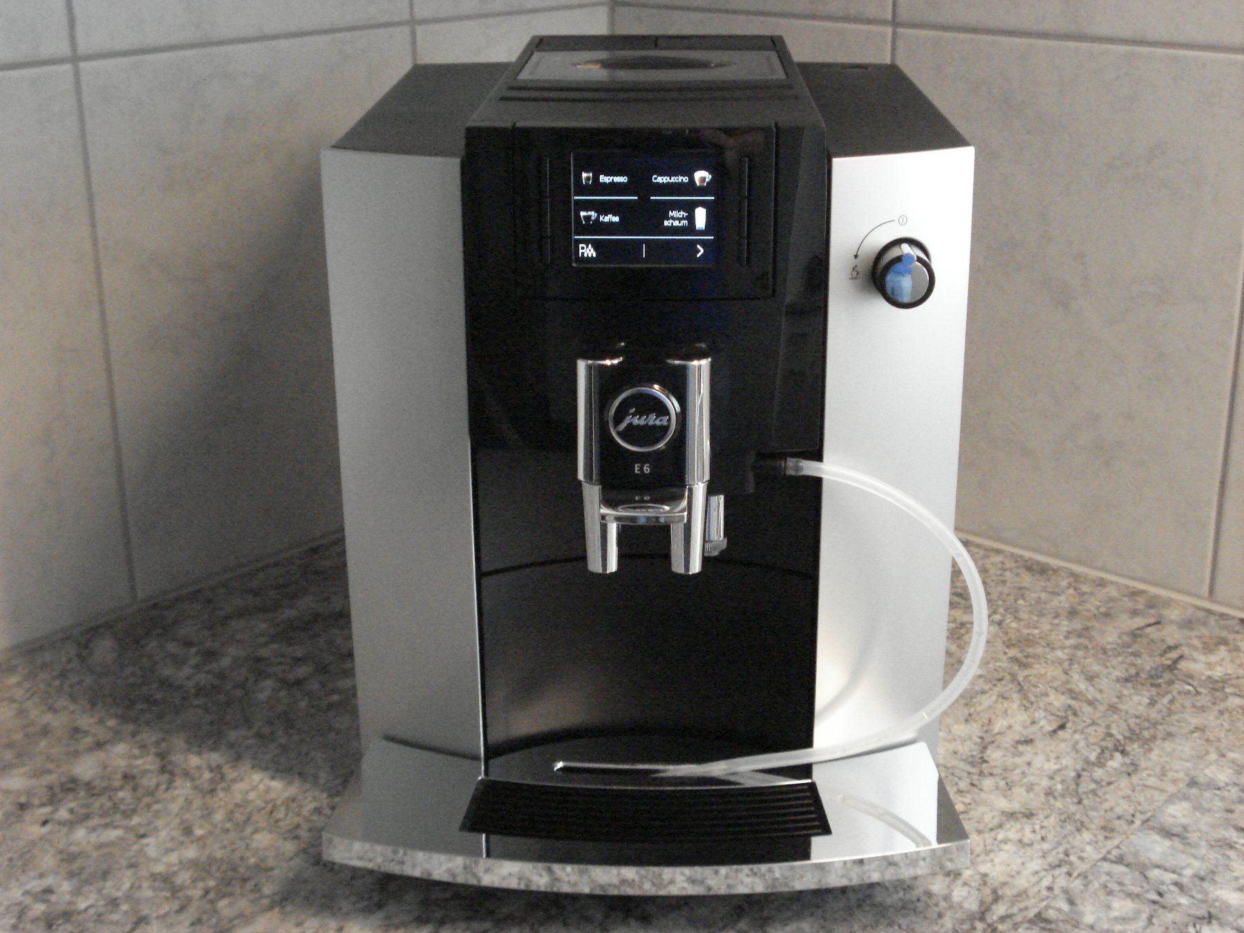Jura Machines à café & Machines à expresso: Jura E6 – D'occasion à Sirnach par Cookie03
