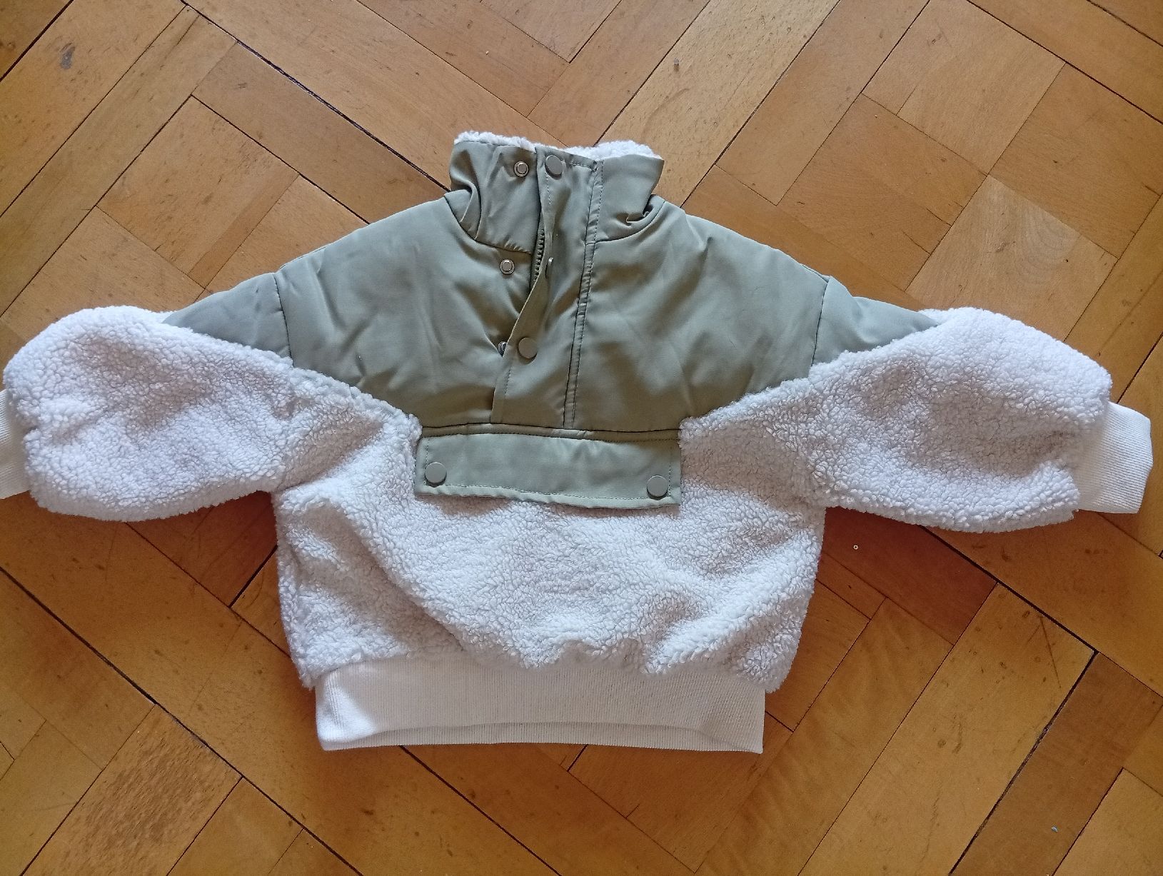 Maglioni & Felpe: Kinder Pullover Jomake Teddyfleece grün weiss Grösse 90 – Nuovo e nell'imballaggio originale da Zürich venduto da teblapi