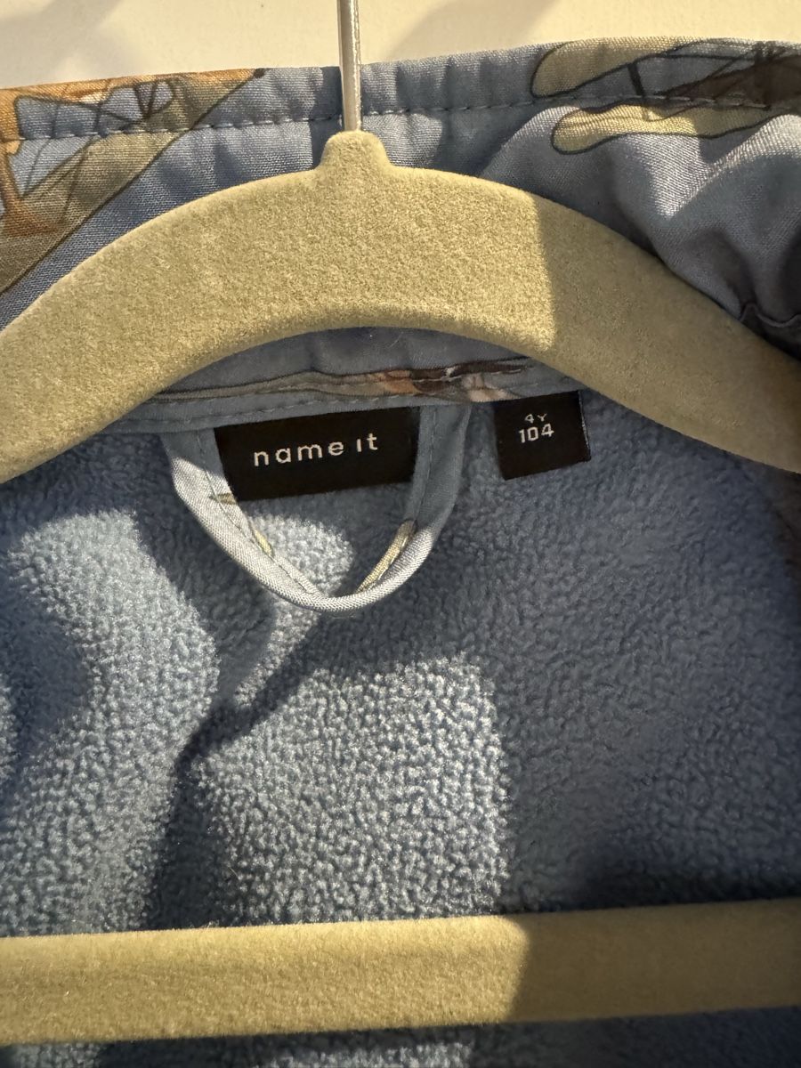 Name It Jacken & Mäntel: Name It Softshelljacke Flugzeug-Muster blau Grösse 104 – Gebraucht aus Aristau von yas_7ng9 2