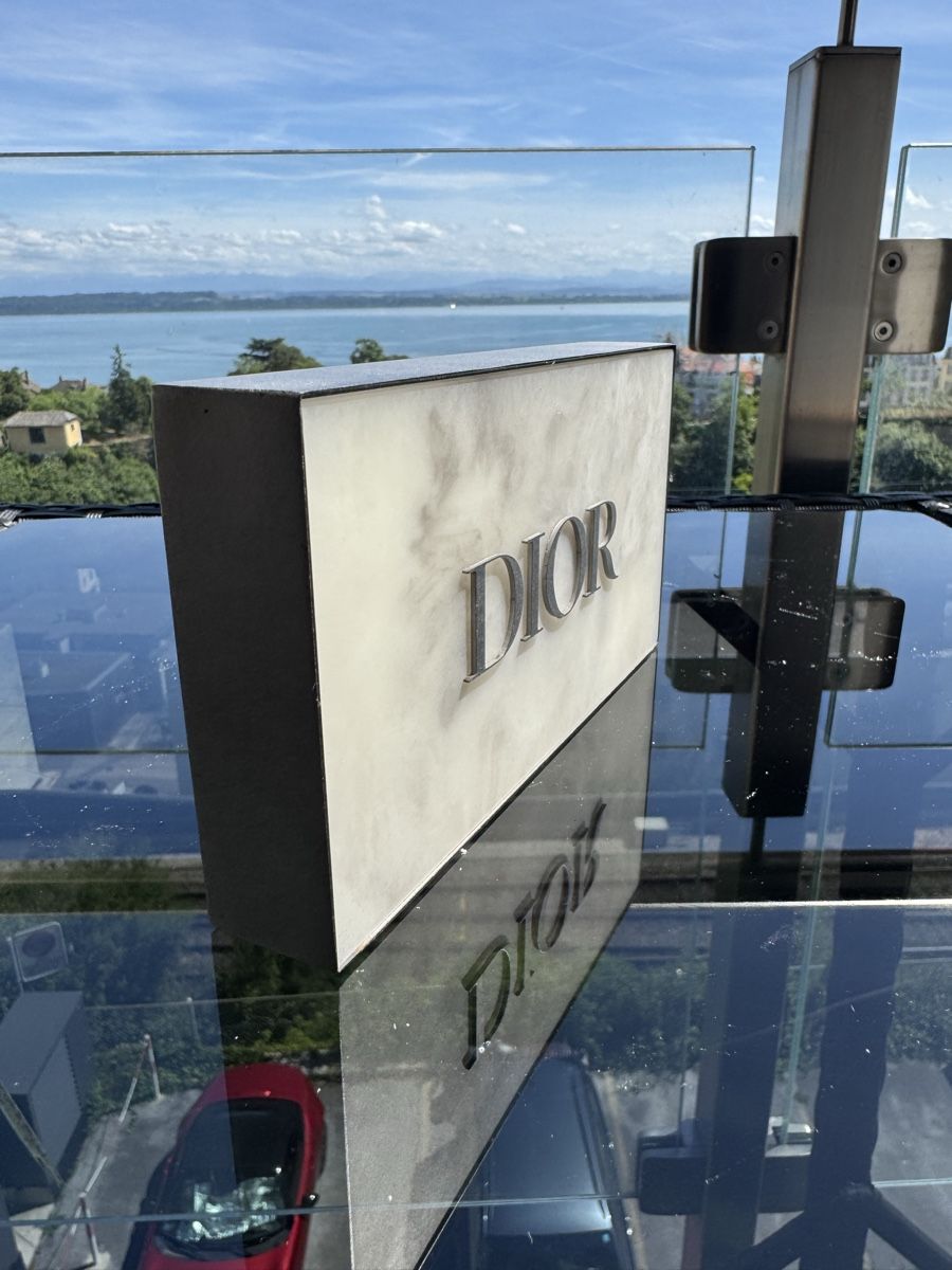 Tutte le decorazioni: Présentoir Dior effet marbre et métal – Nuovo e nell'imballaggio originale da Neuchatel venduto da mar_9blm 2