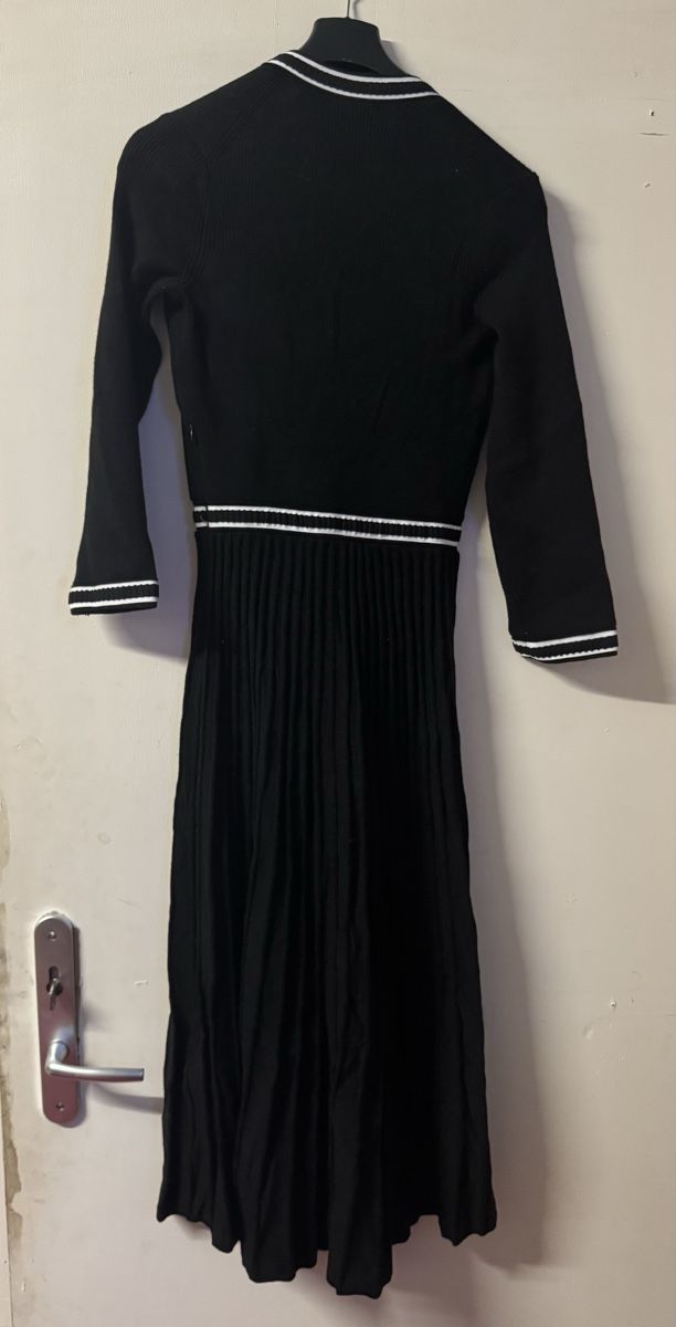 Maje Vestiti: Strickkleid Maje Grösse 34 neu – Nuovo (secondo la descrizione) da Schlieren venduto da Freundlich02 5
