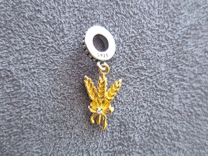 Anhänger: Charm Weizenähren +Garantie – Neu (gemäss Beschreibung) aus Rotkreuz von Carbone_Bijou-Shop
