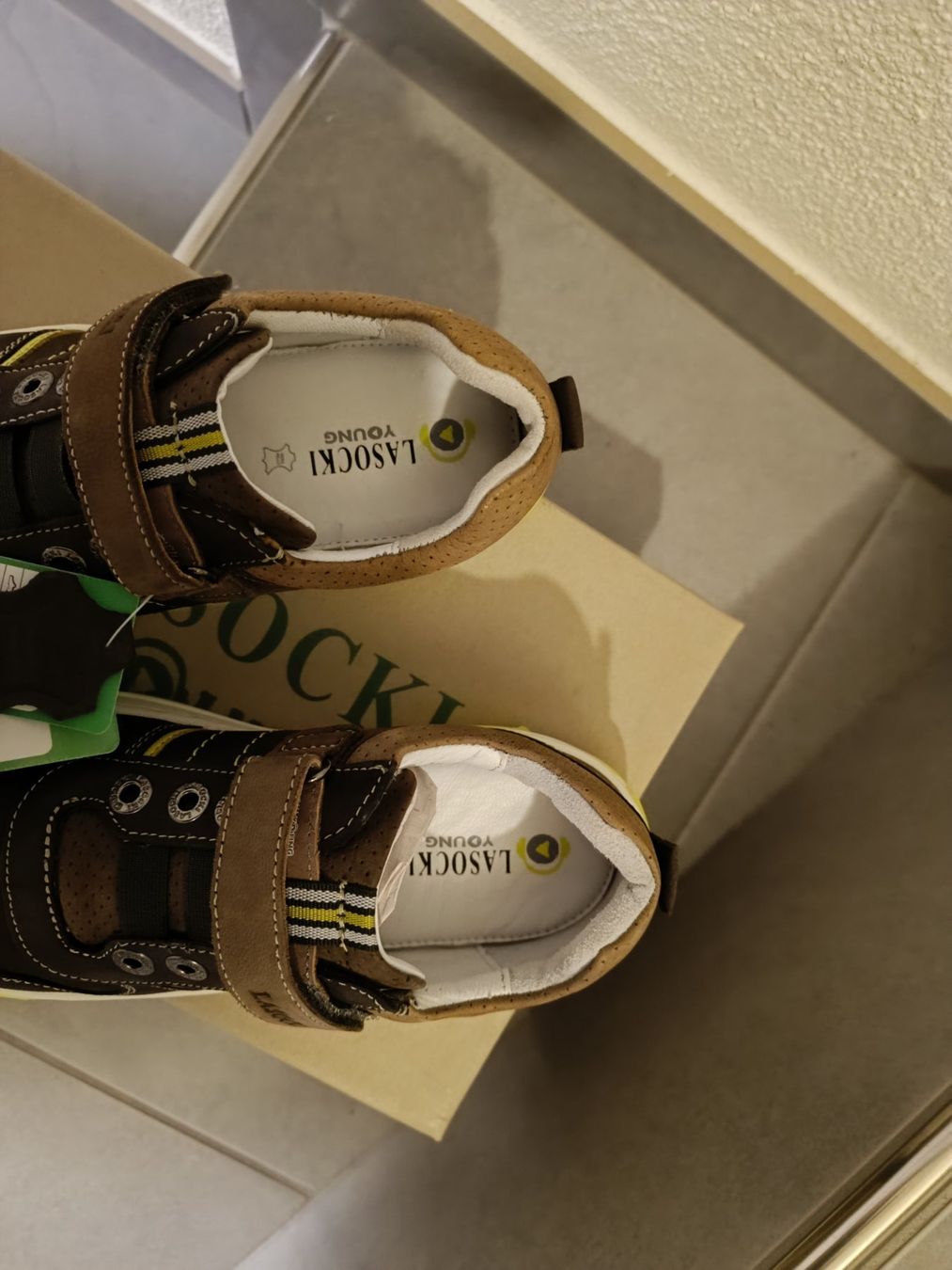 Scarpe per ragazzi: Neue Lasocki Leder Sneaker Grösse 33 – Nuovo e nell'imballaggio originale da Wohlen AG venduto da Fabe3 2