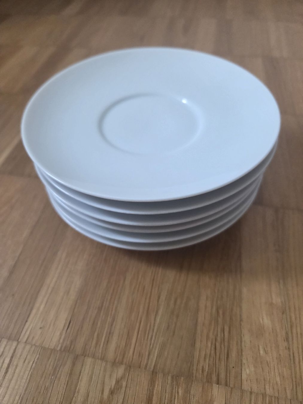Set di piatti: Weisse Kaffeetassen mit Untertassen – Usato da Zofingen venduto da jel_qns5 6