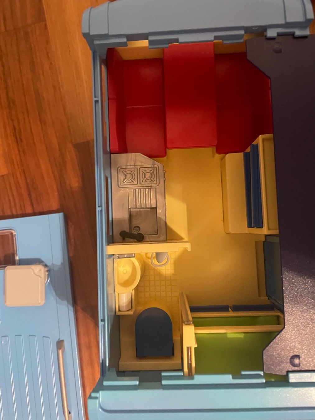 Playmobil Giocattoli: Playmobil Wohnwagen mit Auto – Usato da Brunnen venduto da Padigross
