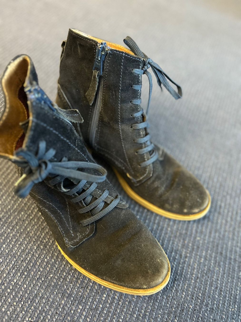 Scarpe da donna: Wildlederstiefeletten Gr. 38 in Dunkelblau-Bata – Usato da Biel/Bienne venduto da han_5l8v