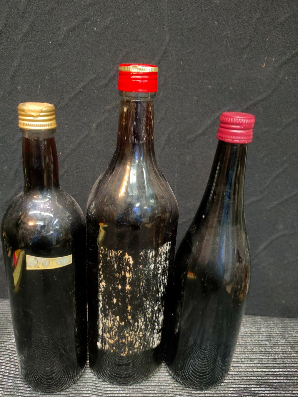 Spirituosen: LOT DE 3 BOUTEILLES SURPRISES – Gebraucht aus Genève von Leboucheoreilles 1