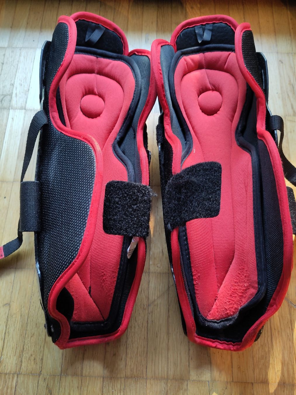 Ccm Protezioni & Imbottiture: Scheinbeinschoner Eishockey CCM Jetspeed 12" – Usato da Biel/Bienne venduto da tschaggelari 2