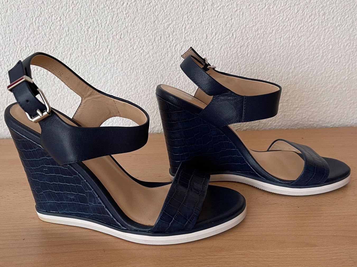 Geox Scarpe da donna: ATTIZZARE (IT) 40/NP65CHF 10/2cm Leder – Nuovo (secondo la descrizione) da Kölliken venduto da Prscoo