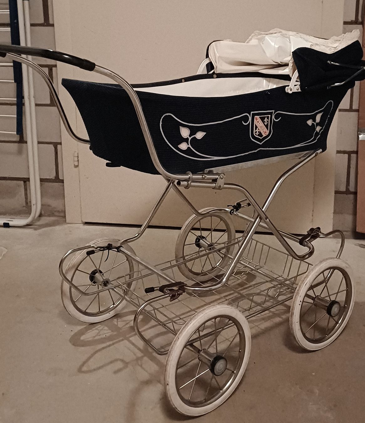 Carrozzine per bambole: Retro Puppenwagen – Usato da Uster venduto da Libesseli 3