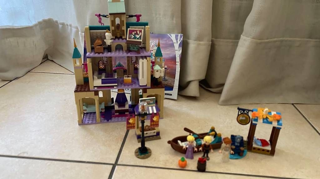 Jouets: LEGO Disney Frozen - DUE SET LEGO – D'occasion à Rancate par mel_r7cj 1