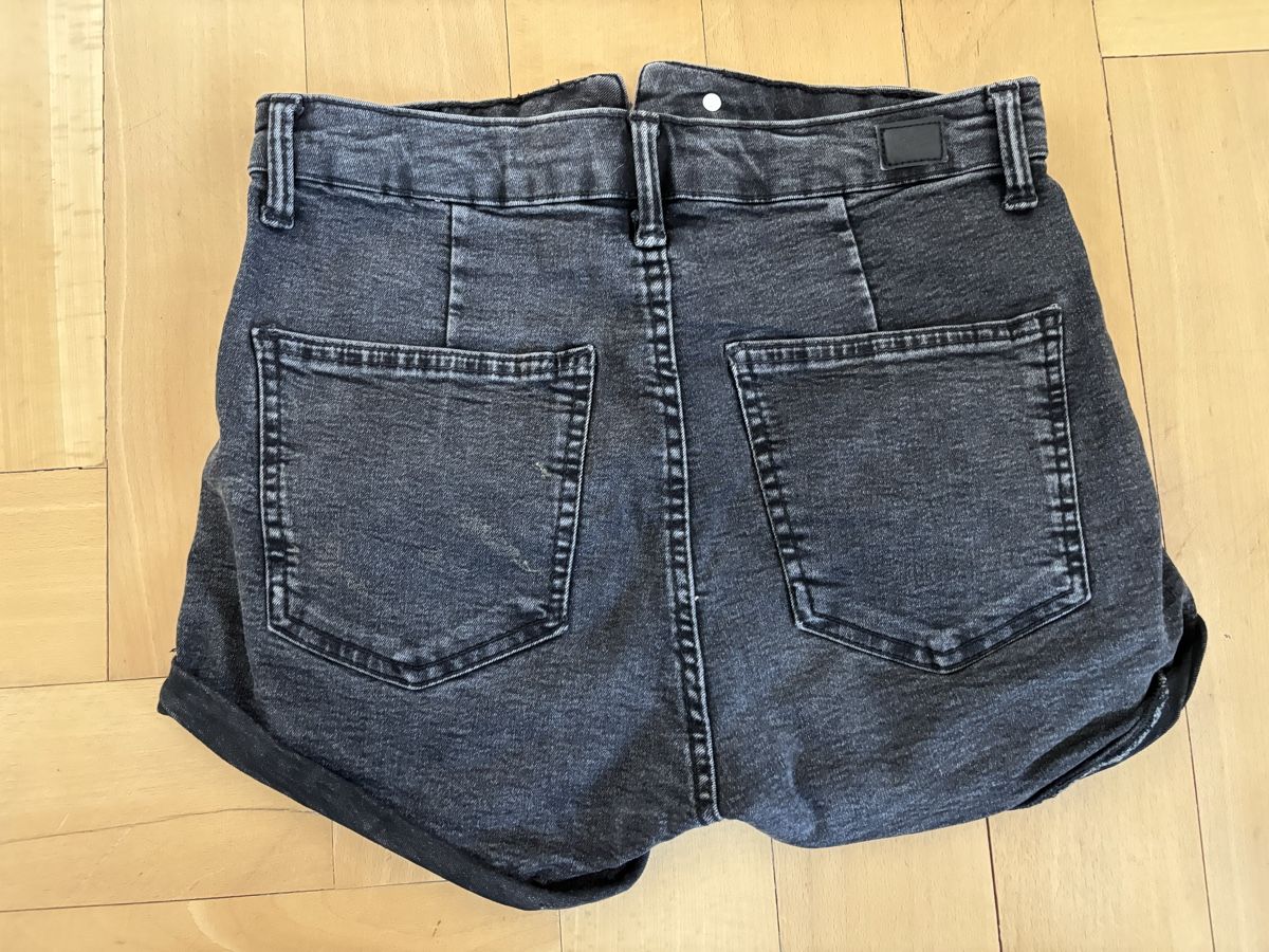Jeans: Graue Denim Shorts - Gr.M – Usato da Fribourg venduto da SaskiaD. 1