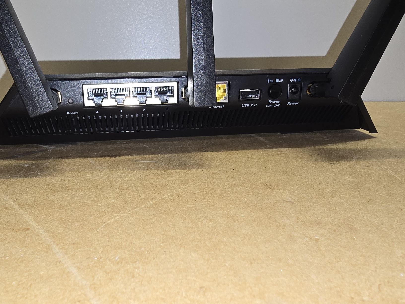 Netgear Modem & Router: Netgear Nighthawk R7000 Wifi – Usato da Lenzburg venduto da cameleoncolor 2