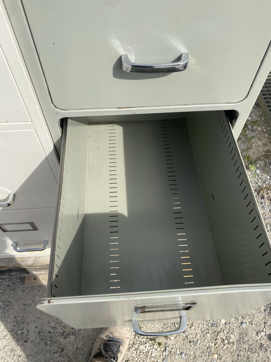 Lista Armoires: Lista Schrank Metall  – D'occasion à Effretikon par Metiiiii 1