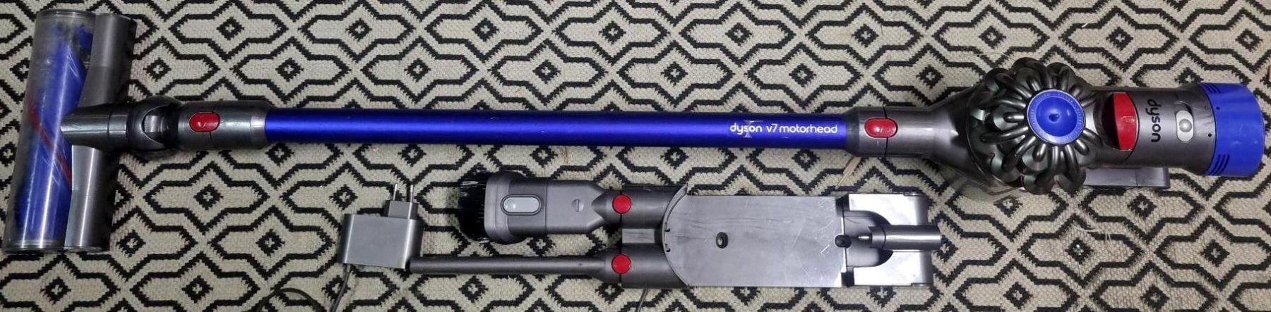 Dyson Aspirapolveri & Accessori: Dyson V7 Staubsauger / aspirateur – Usato da Collonges venduto da arashee