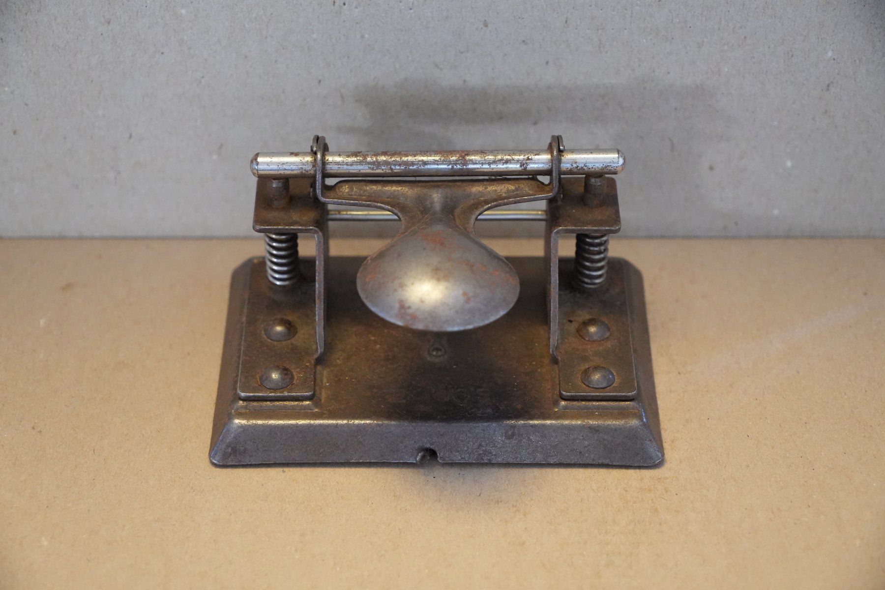 Tous les outils: Alter Metalllocher – D'occasion à Cham par Silvan3011 2