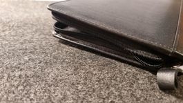 Portemonnaie aus Leder in schwarz