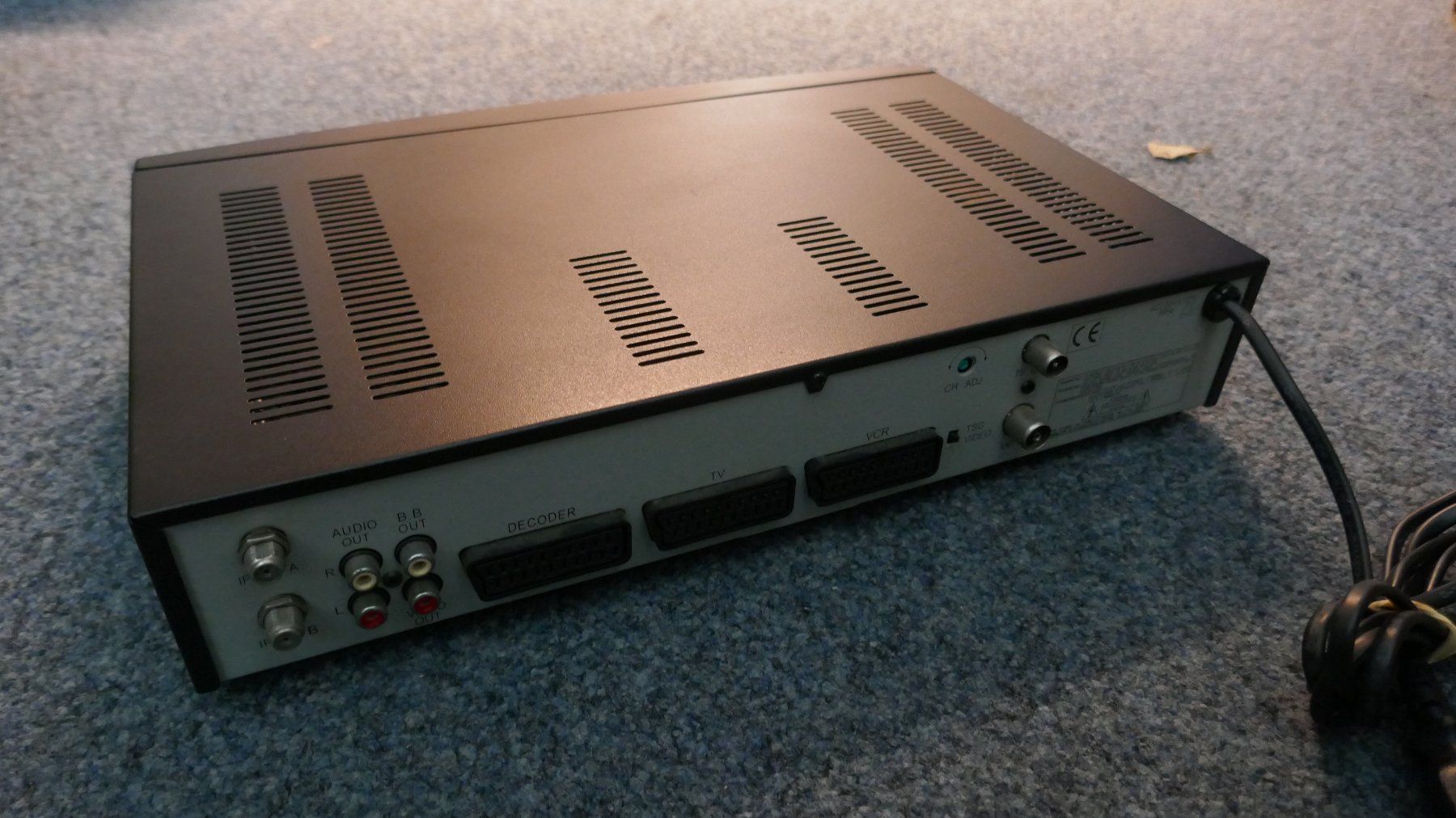 Ricevitori: Amstrad SRX-601 Satellitenempfänger – Usato da Wenslingen venduto da FairlightCMI 2