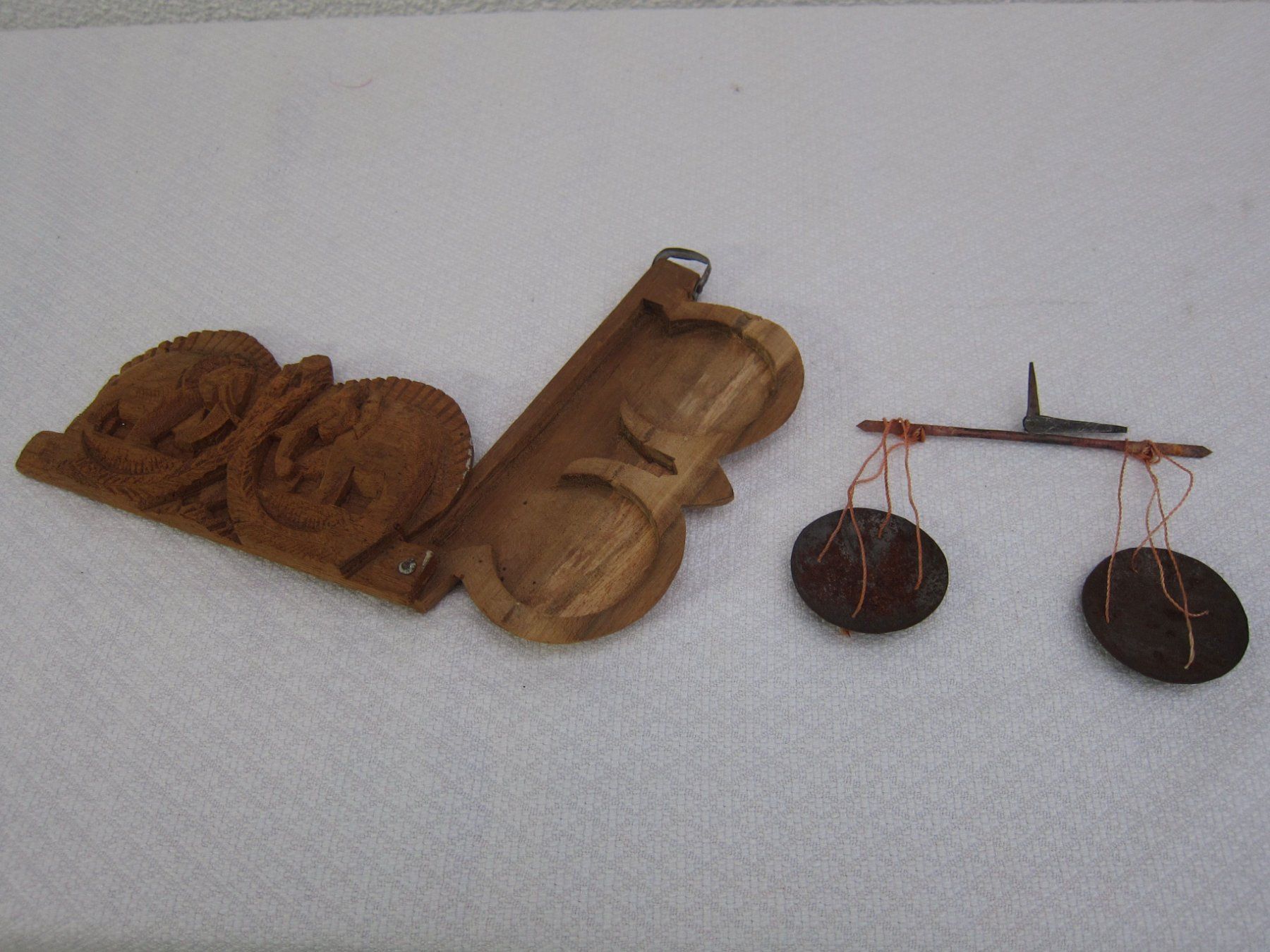 Statuette: DEKORATION AUS HOLZ – Usato da Regensdorf venduto da Eri8057 9
