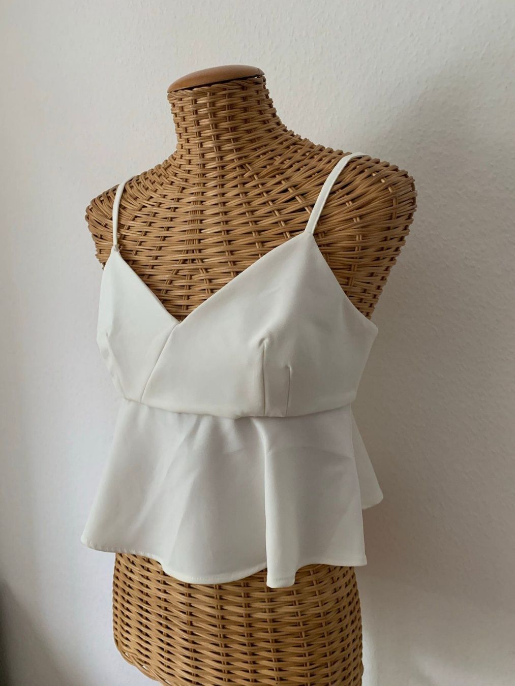 Bershka Top: BERSHKA - Top weiss M – Usato da Zürich venduto da Diazaio 1