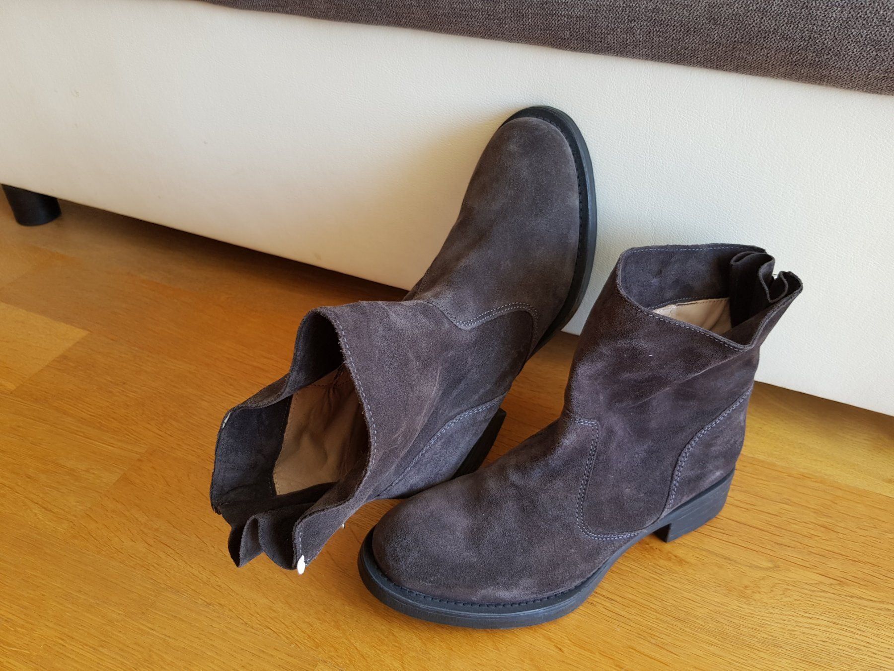 Unisa Damenschuhe: Unisa Veloursleder Stiefel Gr.39 – Neu und originalverpackt aus Reinach AG von innamac 2