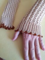 Armstulpen / Amedisli / Pulswärmer beige, mit Perlen