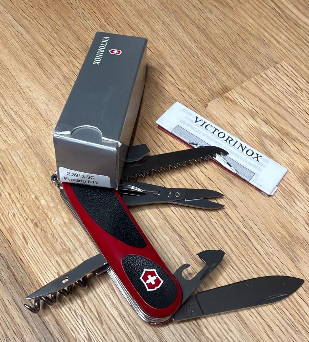 Victorinox Taschenmesser: VICTORINOX  SACKMESSER  EVOGRIP S17 RED/BLACK – Neu und originalverpackt aus Zürich von Frei-Occasionen 2