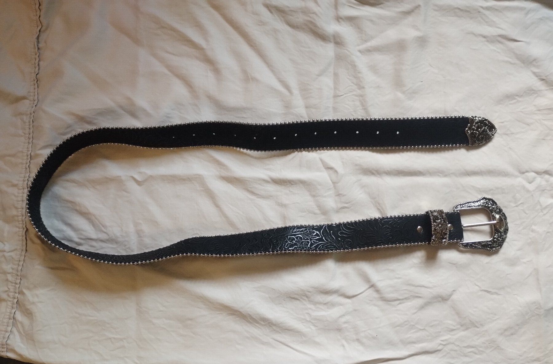 Ceintures: Schwarzer Ledergürtel Nieten Western Style Vintage – Neuf avec emballage d'origine à Lausanne par FASHION-WORLD-SHOP