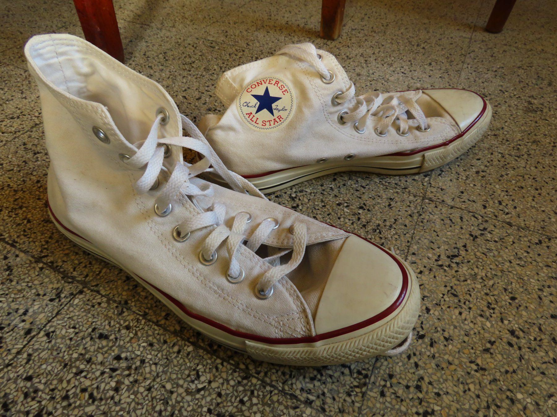 Converse Scarpe da uomo: Converse All Star blanches 42 comme neuves – Usato da Carouge GE venduto da lorelore1964