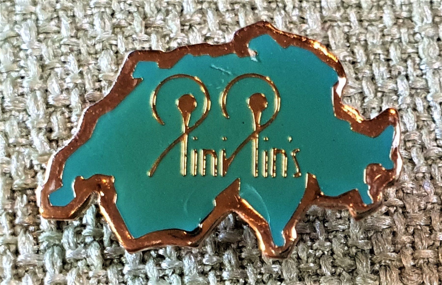 Spille & Fermagli: K077 - Pin Schweiz Pini Pin's – Usato da Reinach BL venduto da Boston-Verkauf
