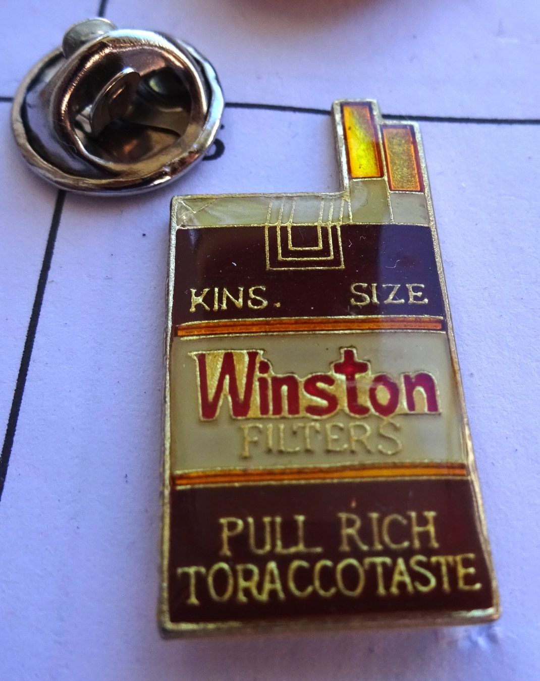 Plaketten & Abzeichen: Pin WINSTON  KINS SIZE  Pull RICHT – Gebraucht aus Utzenstorf von BUtter81