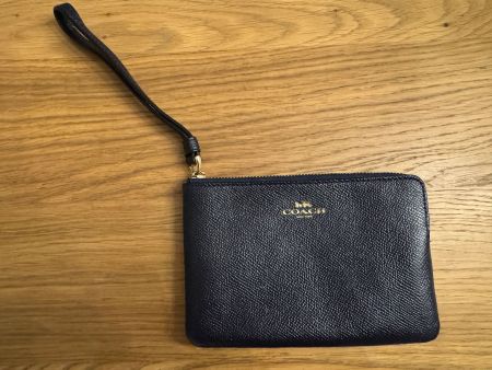 Dark Blue Leather Coach Wristlet (10,9 cm x 15,9 cm)