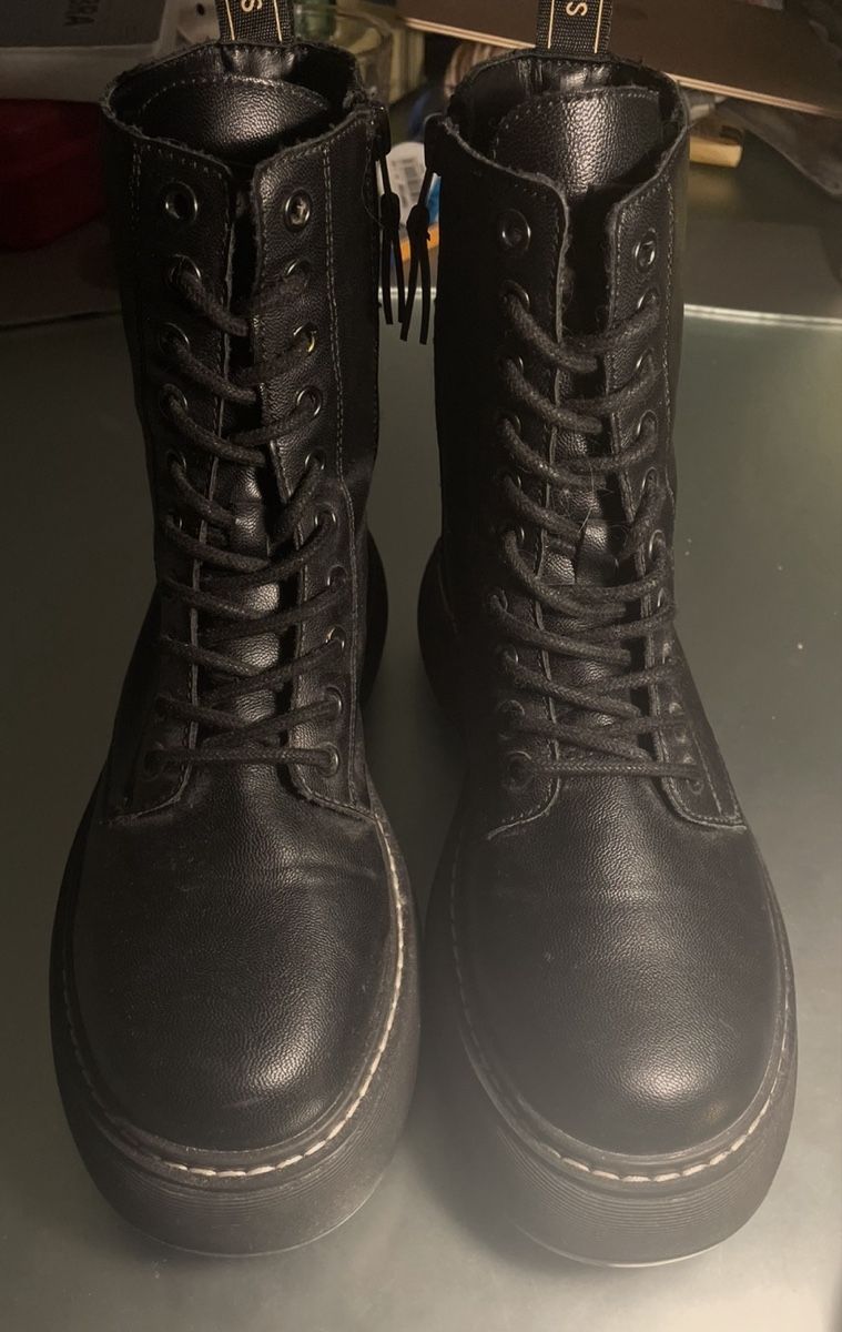 Zalando Damenschuhe: Schwarze Stiefel – Neu (gemäss Beschreibung) aus Rümlang von vio_8ztv