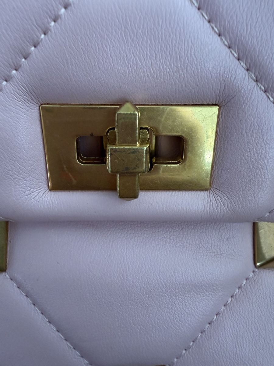 Valentino Taschen für Damen: Handtasche rosa mit Rockstuds – Gebraucht aus Unterengstringen von Blingbling537 1
