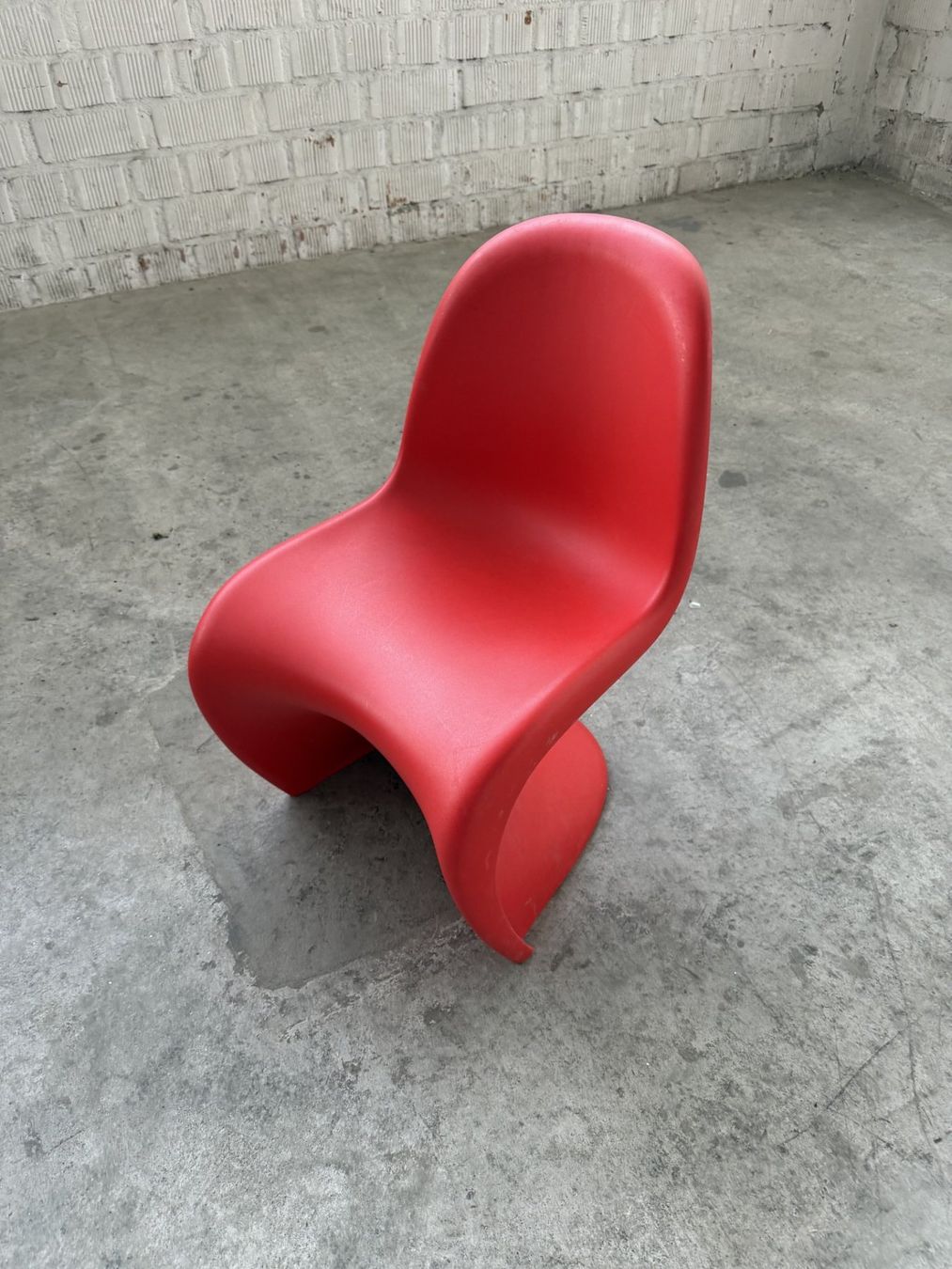 Vitra Stühle: Vitra Panton Junior Stuhl – Gebraucht aus Biel/Bienne von Bureaurama