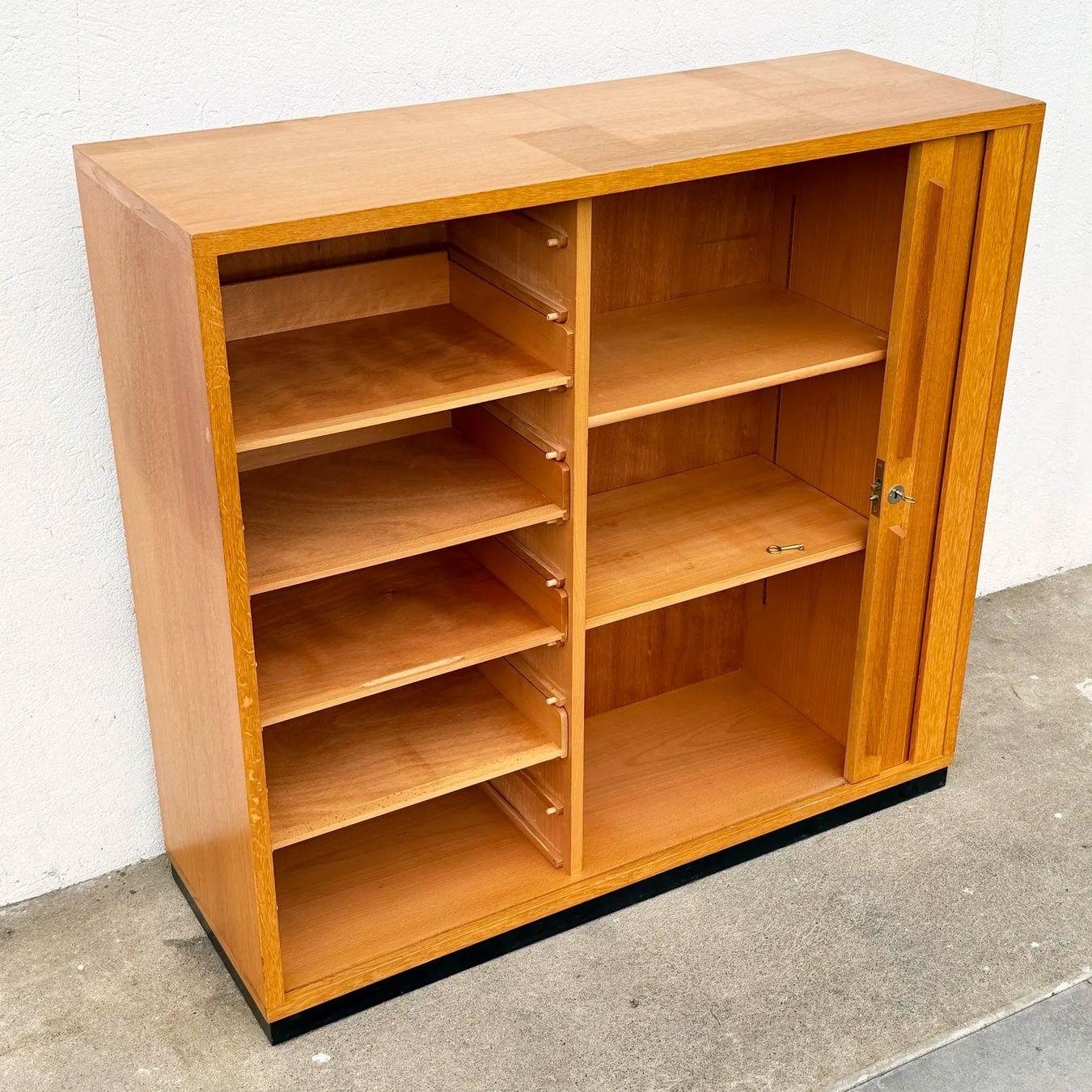 Commodes: 1970er Sideboard / Kommode aus Eichenholz – D'occasion à Bern par Modern-Era 5
