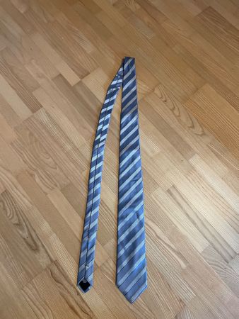 Elegante BOSS Krawatte Seide gestreift blau