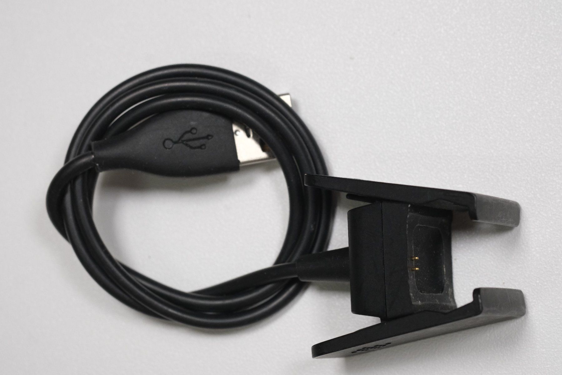 Accessori per Smartwatch: Fitbit Charge 2 USB Ladegerät Clip Dockingstation – Usato da Thalwil venduto da SalzigeSilberBart
