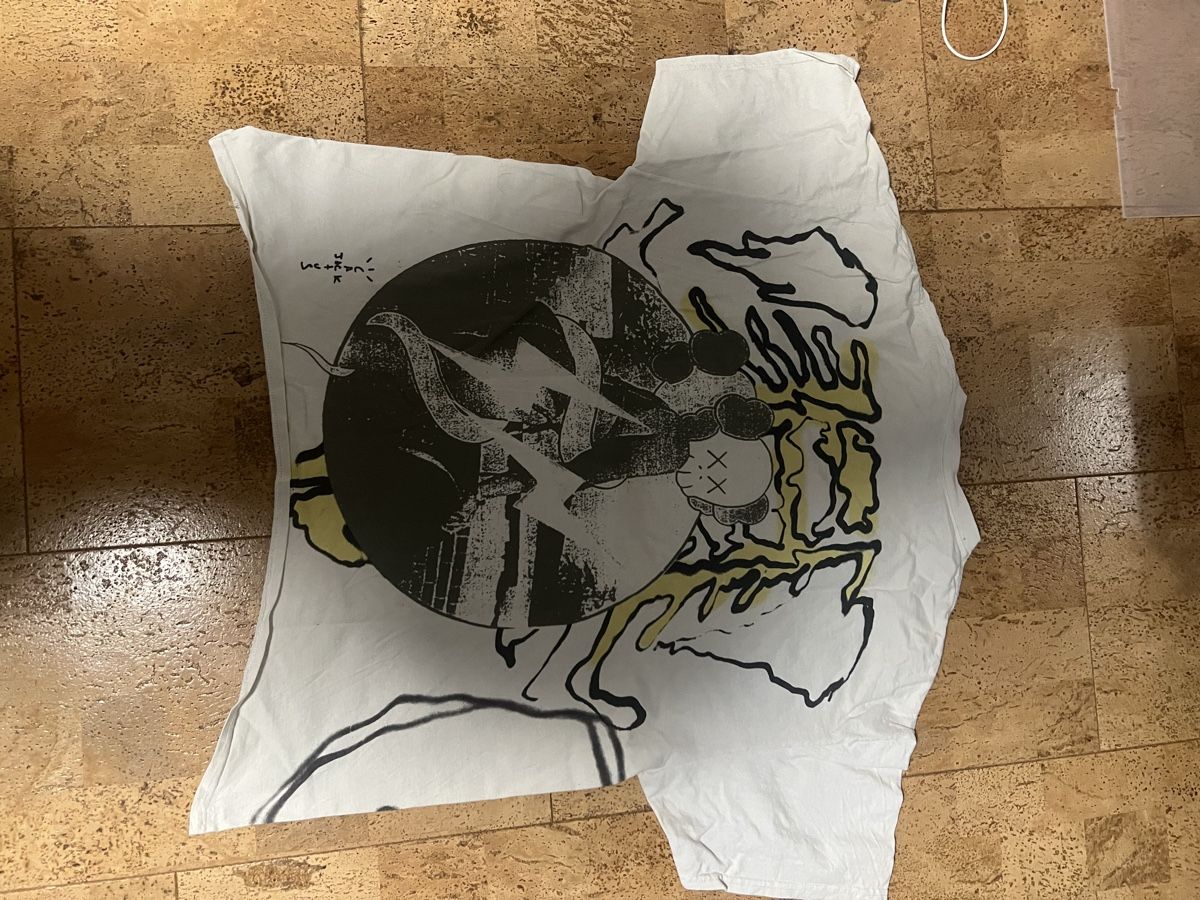 T-shirt: Travis Scott x Kaws T-Shirt – Usato da Uhwiesen venduto da maflo2 1