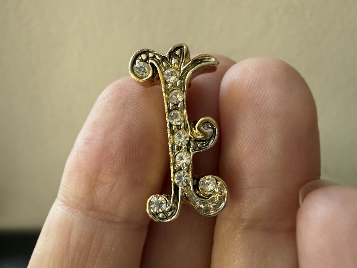 Spille & Fermagli: Vintage-Brosche mit Initiale I goldfarben mit Strass. – Nuovo (secondo la descrizione) da Lamone venduto da LaCantinaMagica 1