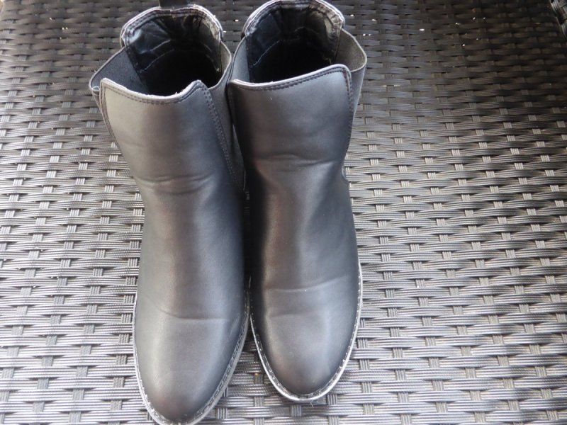 Scarpe da donna: Leichte Stiefelette, schwarz , Gr.38 – Usato da Schübelbach venduto da Dolly990_2
