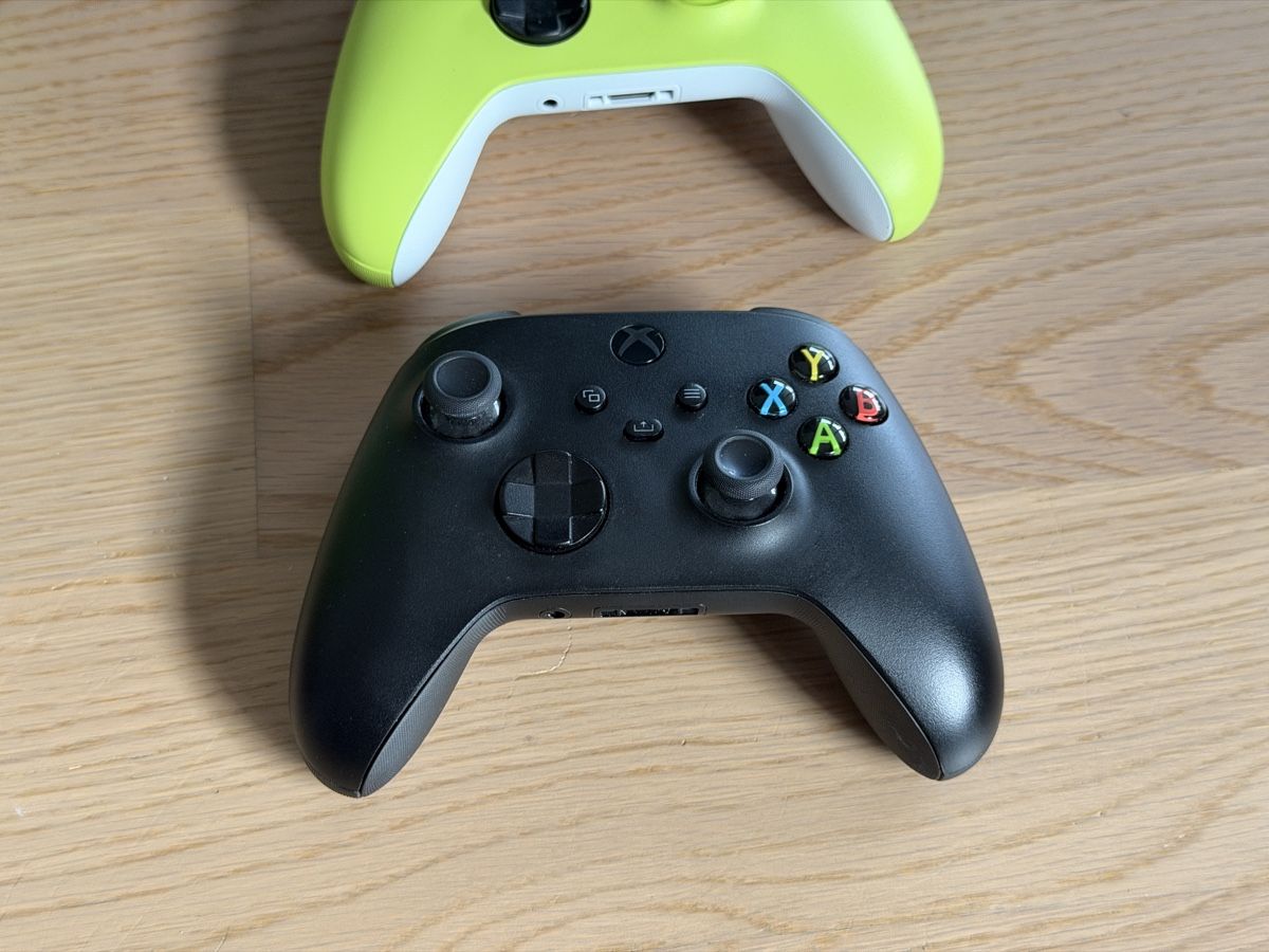 Microsoft Console: Xbox Series X mit 2 Controller – Usato da St. Erhard venduto da fabian092 3