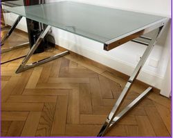 Office desk, glass top, like new | Bürotisch Glas, neuwertig