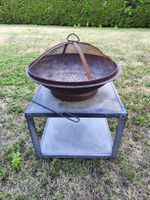 Feuerstelle mit Tisch und Funkenschutz gebraucht Feuerschale