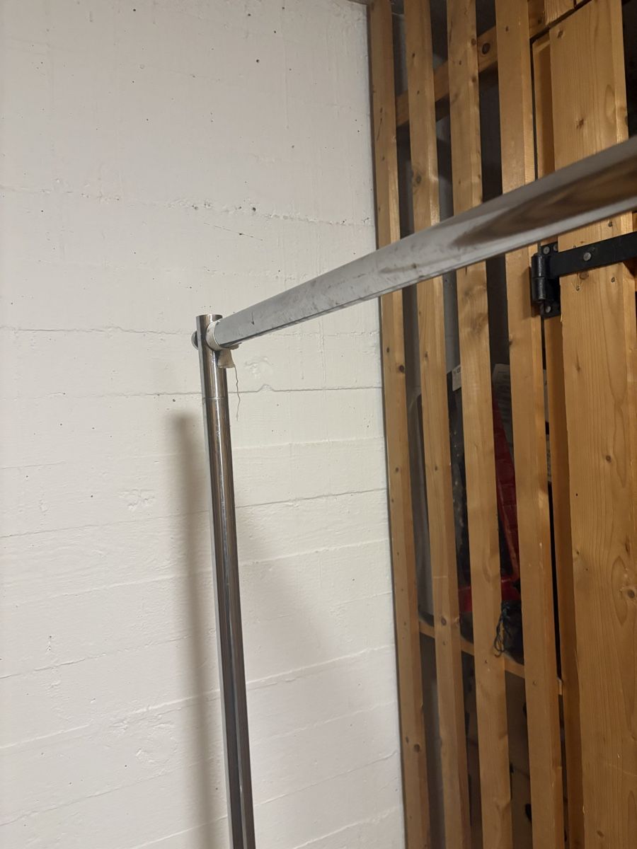 Sonstige Dekorationen & Accessoires: Kleiderständer Metall Rollbar mit Masseinteilung 175cm – Gebraucht aus Zürich von suo_c7fk 5