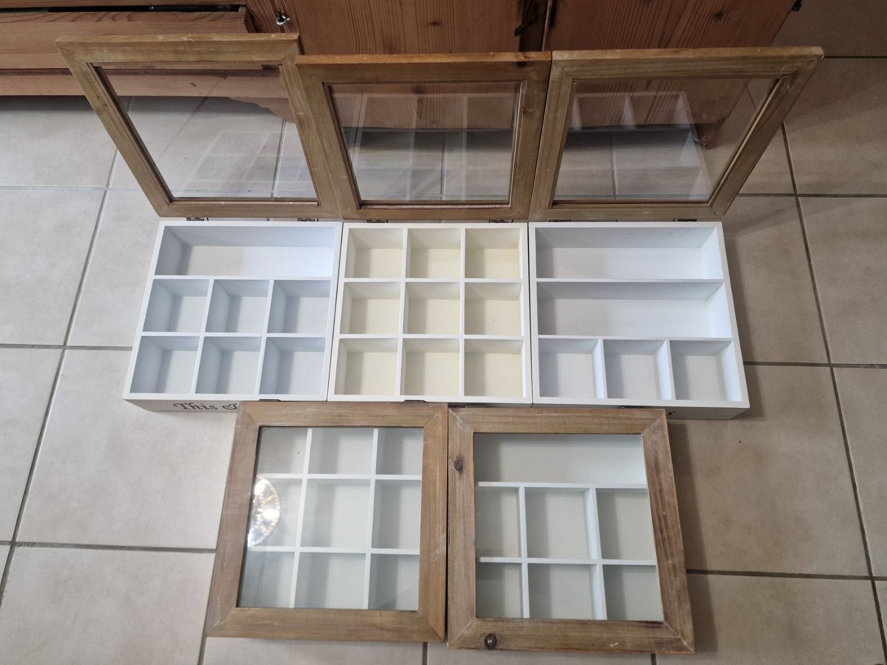 Articoli in legno: 5 Holzkästchen, Teebox mit Glasdeckel und Fächern neuwertig – Usato da St. Margrethen SG venduto da Goldig 1