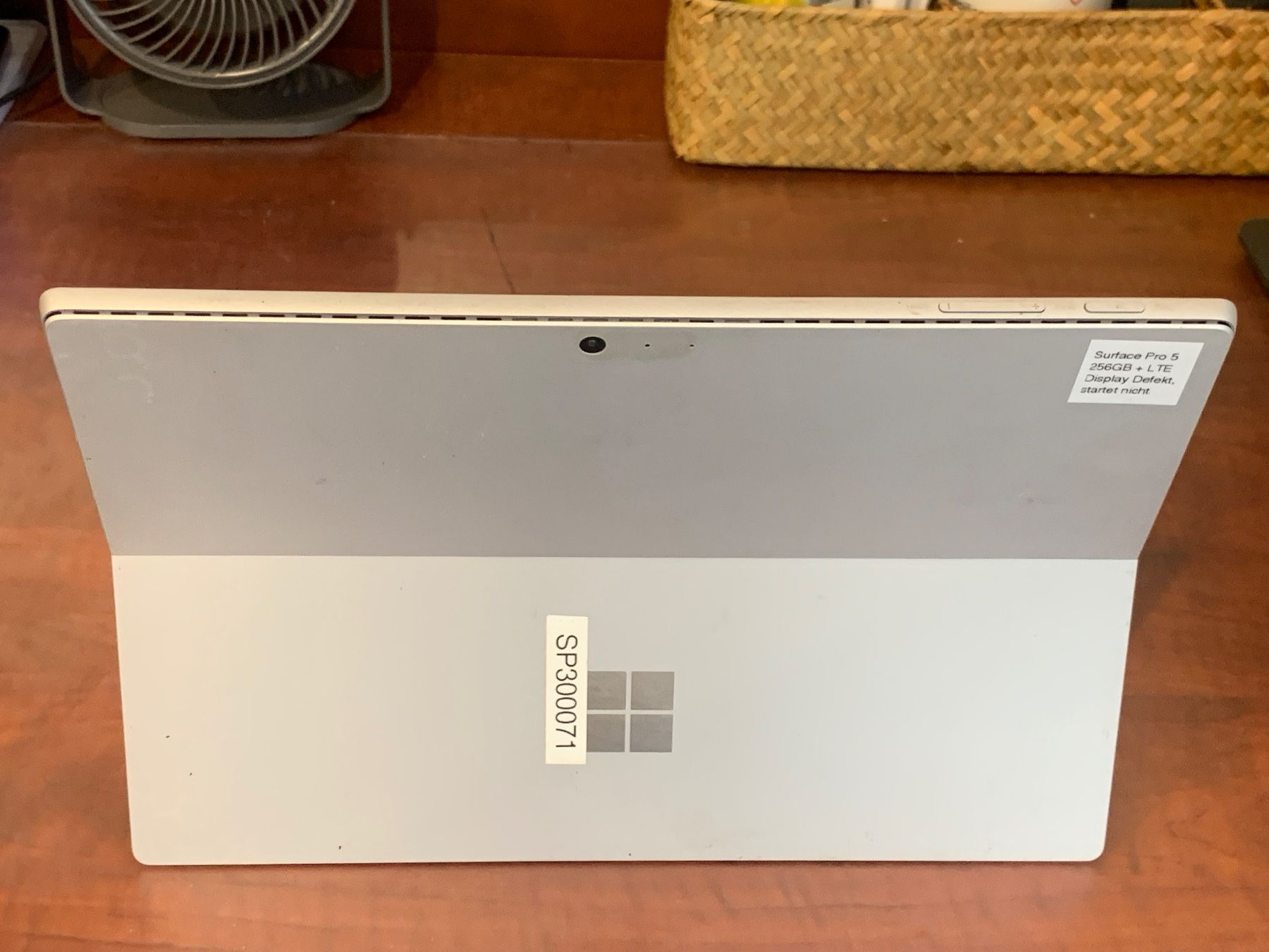Microsoft Tablet PC: Surface Pro 5 256GB LTE Silver Defekt – Difettoso da Wetzikon ZH venduto da uelivernetzt 1