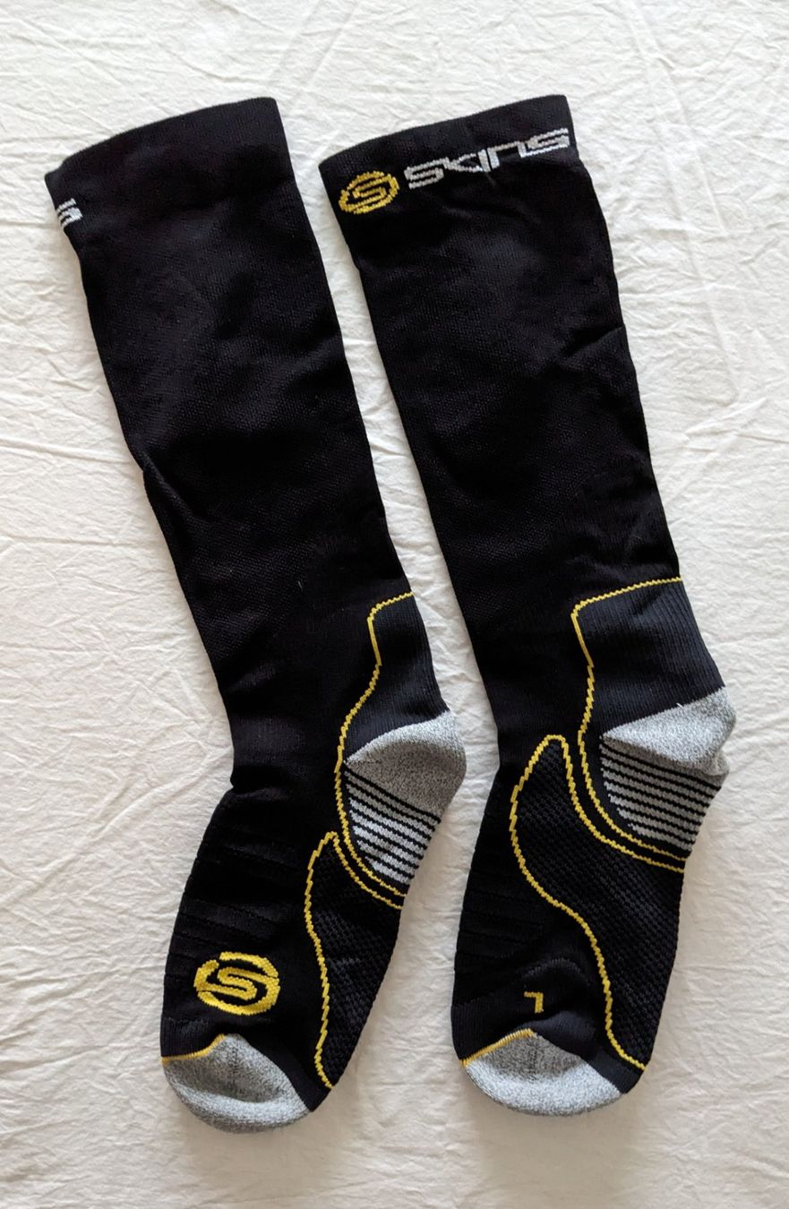 Chaussettes: Skins Essentials Active Compression Socks - black, size S – Neuf avec emballage d'origine à Adliswil par hippophile 7