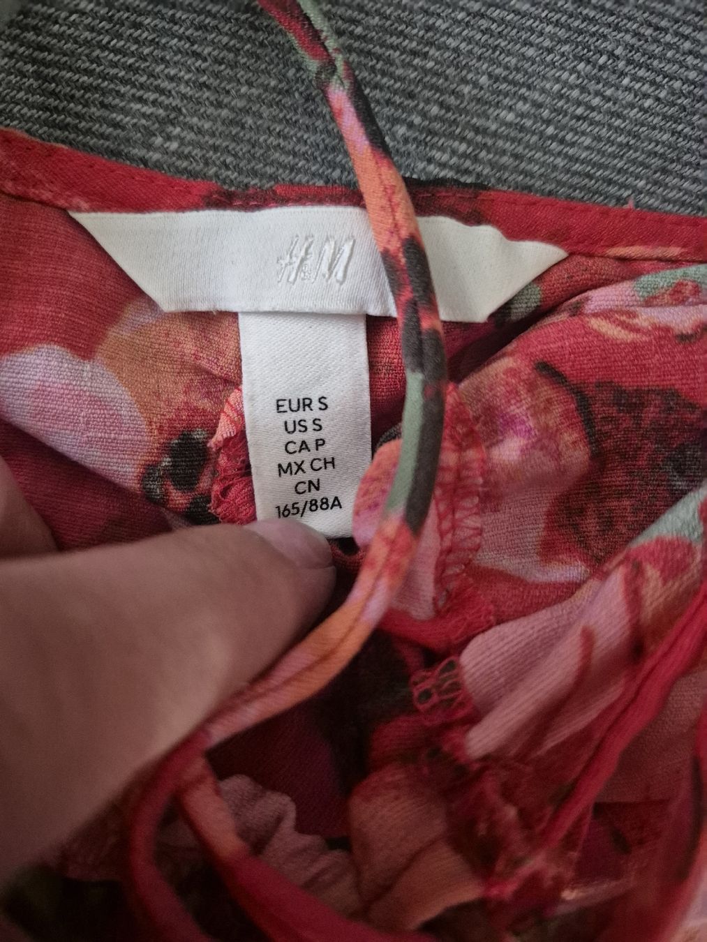H&M Lotti di vestiti: ensemble H&M blouse XS/S jeans 34/36 – Usato da St-Pierre-Clages venduto da _RV 3