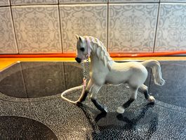 Pferd Spielzeug mit Zubehör guter Zustand